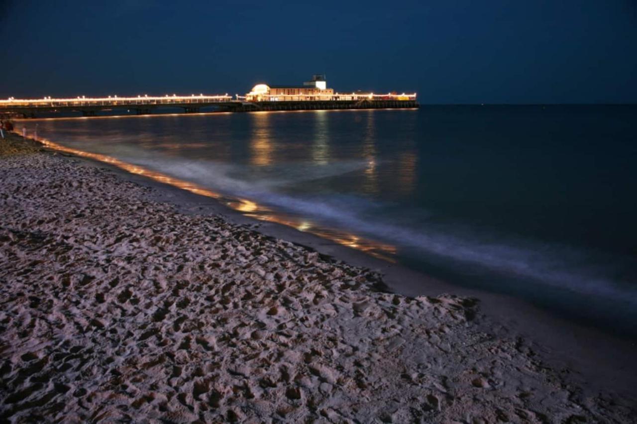Flat-B, 4 Adults, 20 Mins To Beach, Netflix, Wifi, Sleeps 4 Adults Bournemouth Bagian luar foto