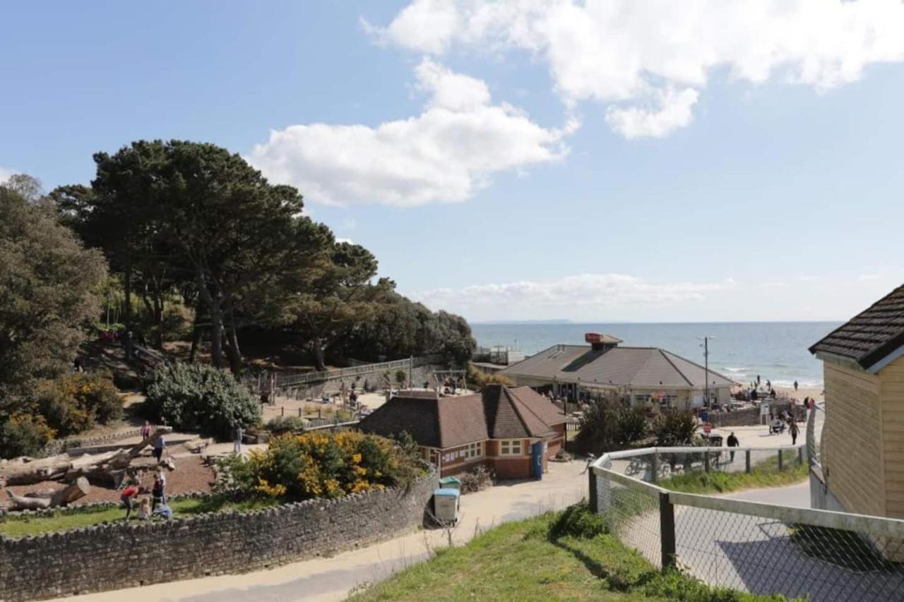 Flat-B, 4 Adults, 20 Mins To Beach, Netflix, Wifi, Sleeps 4 Adults Bournemouth Bagian luar foto