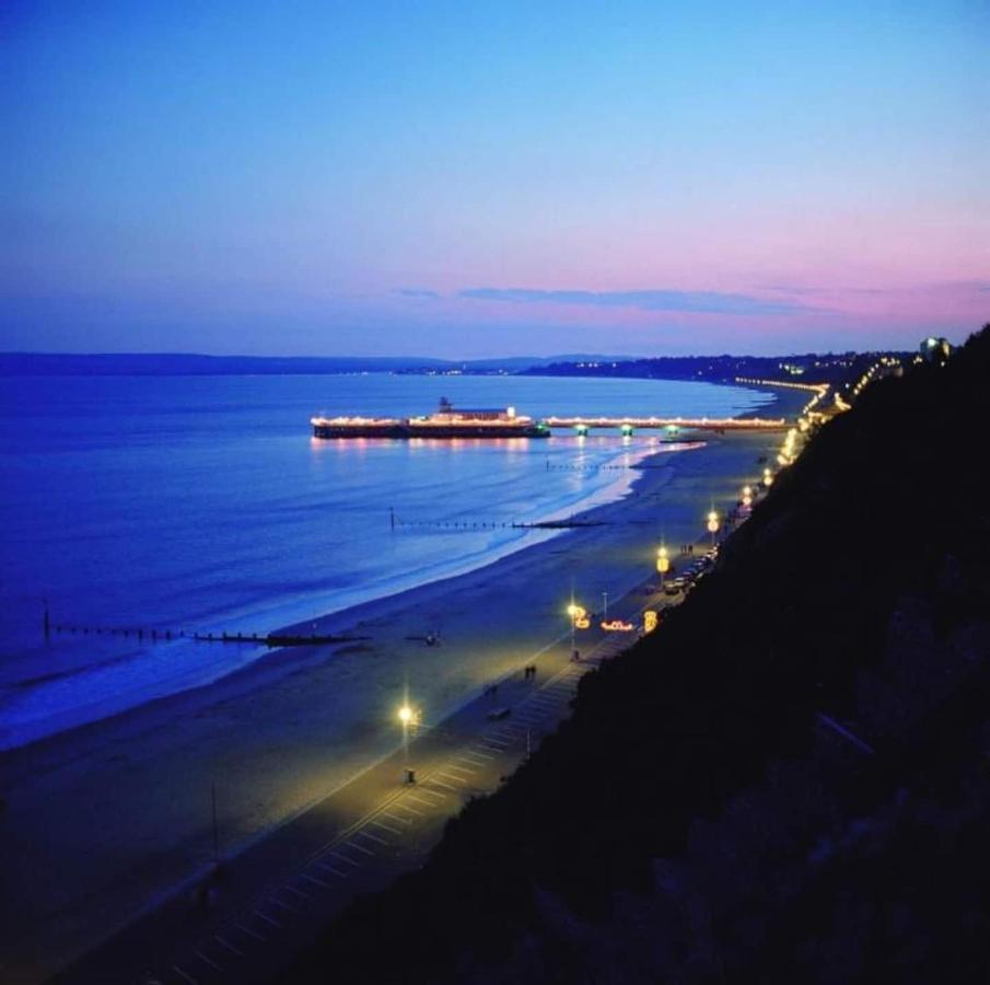 Flat-B, 4 Adults, 20 Mins To Beach, Netflix, Wifi, Sleeps 4 Adults Bournemouth Bagian luar foto