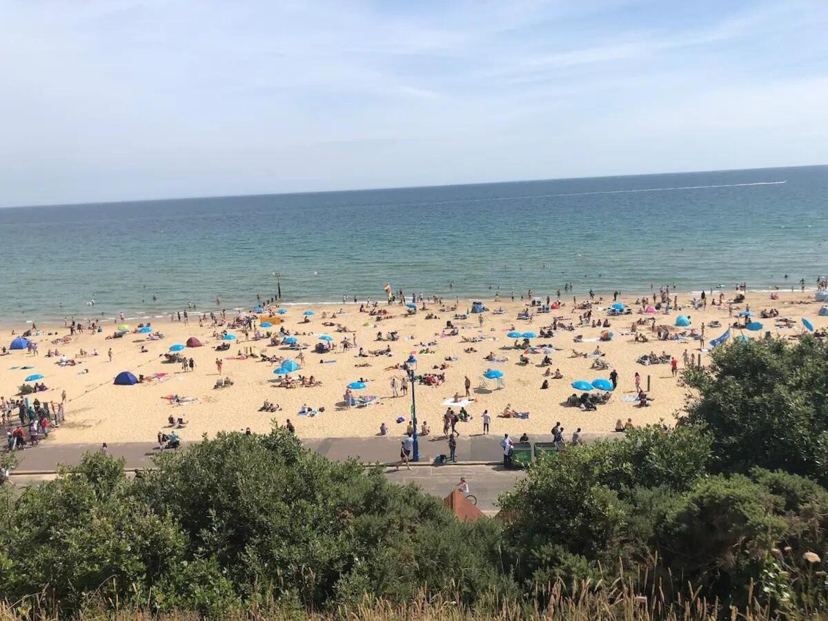 Flat-B, 4 Adults, 20 Mins To Beach, Netflix, Wifi, Sleeps 4 Adults Bournemouth Bagian luar foto