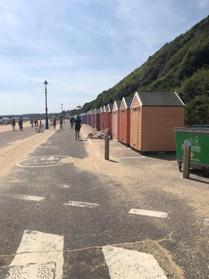 Flat-B, 4 Adults, 20 Mins To Beach, Netflix, Wifi, Sleeps 4 Adults Bournemouth Bagian luar foto